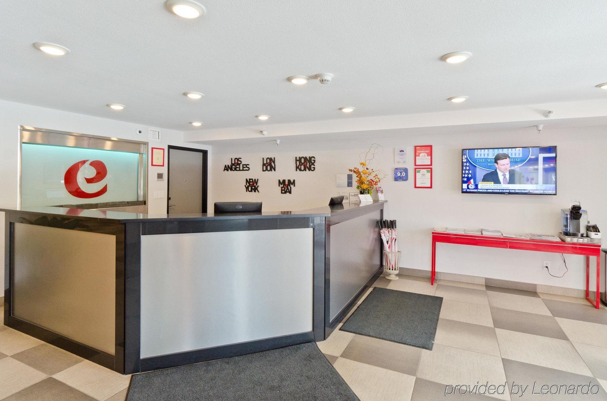 Hotel Elan YYC Kültér fotó