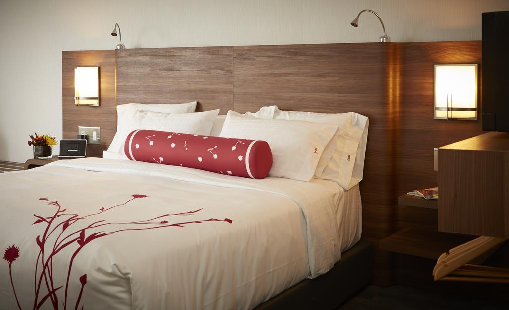 Hotel Elan YYC Kültér fotó