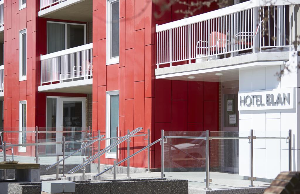 Hotel Elan YYC Kültér fotó