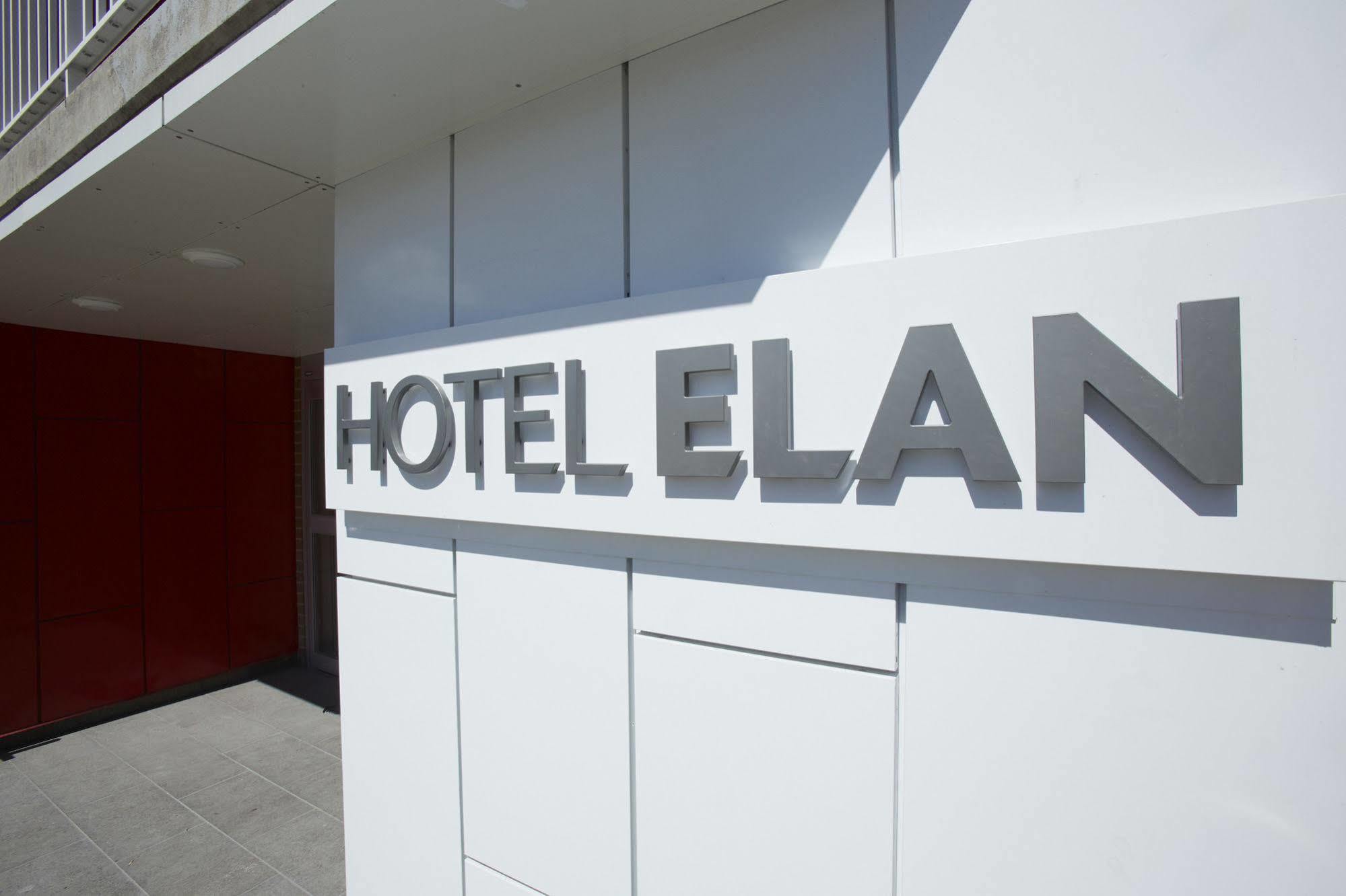 Hotel Elan YYC Kültér fotó