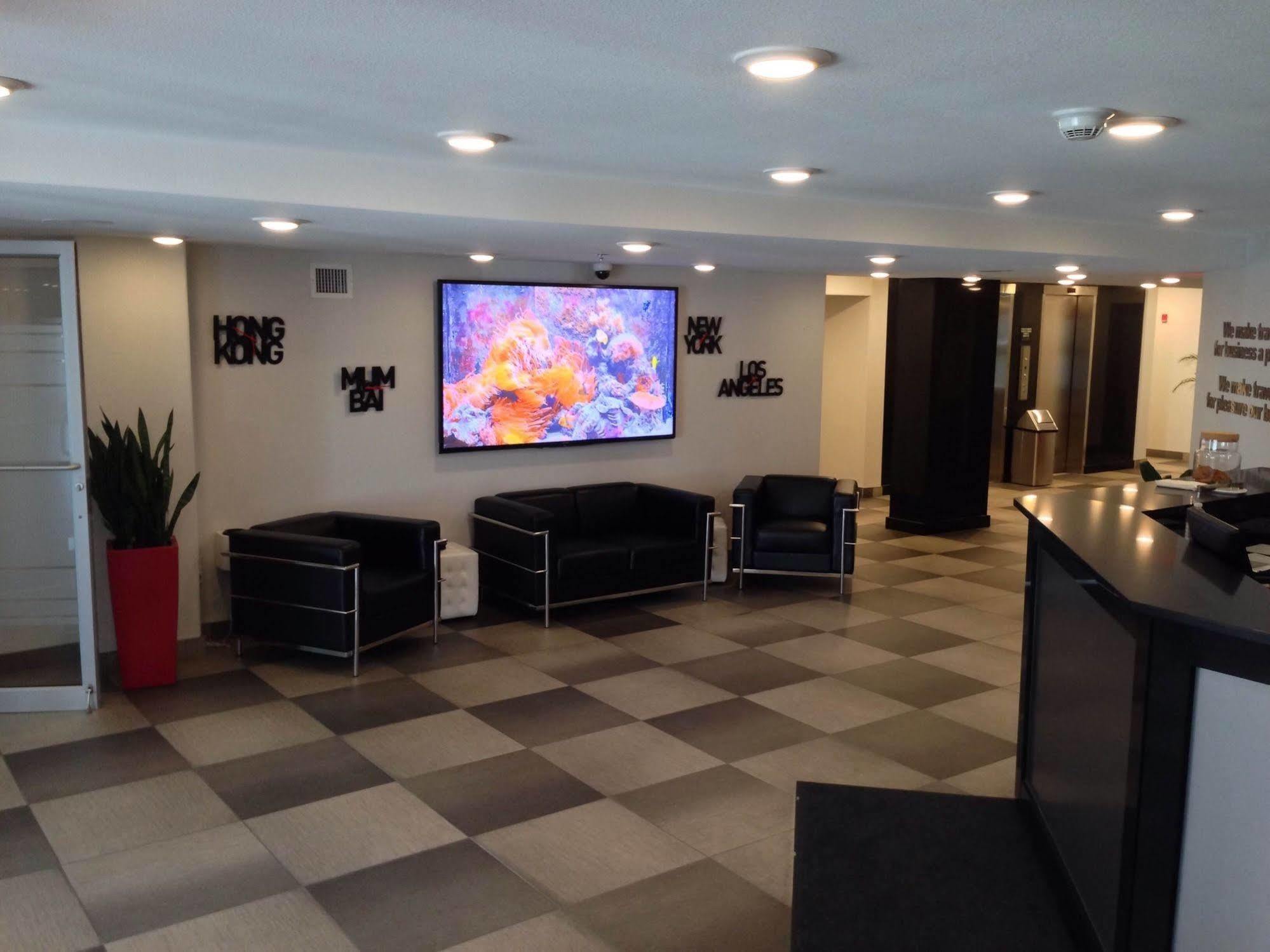 Hotel Elan YYC Kültér fotó